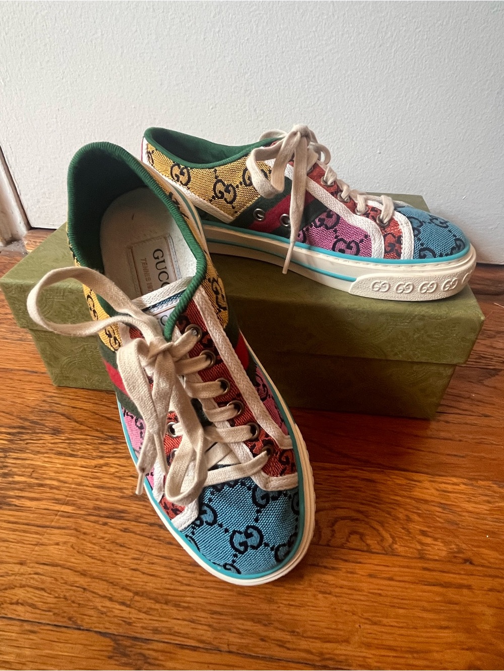 Gucci Multicolor GG Canvas Low-Top Sneakers - Picture 3 of 8